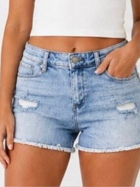 NWT STS Blue Aubrey Mid Rise Distressed Denim Shorts Size 28 Light Wash